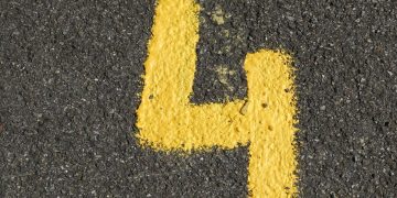 Число 4 в нумерологии: значение, символика и влияние на судьбу