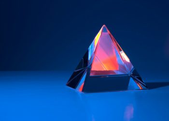 triangular red and blue triangle illustration