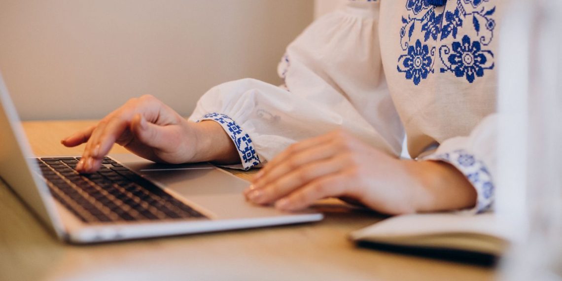 Як об’єднати PDF-файли та заощадити час і місце на комп’ютері