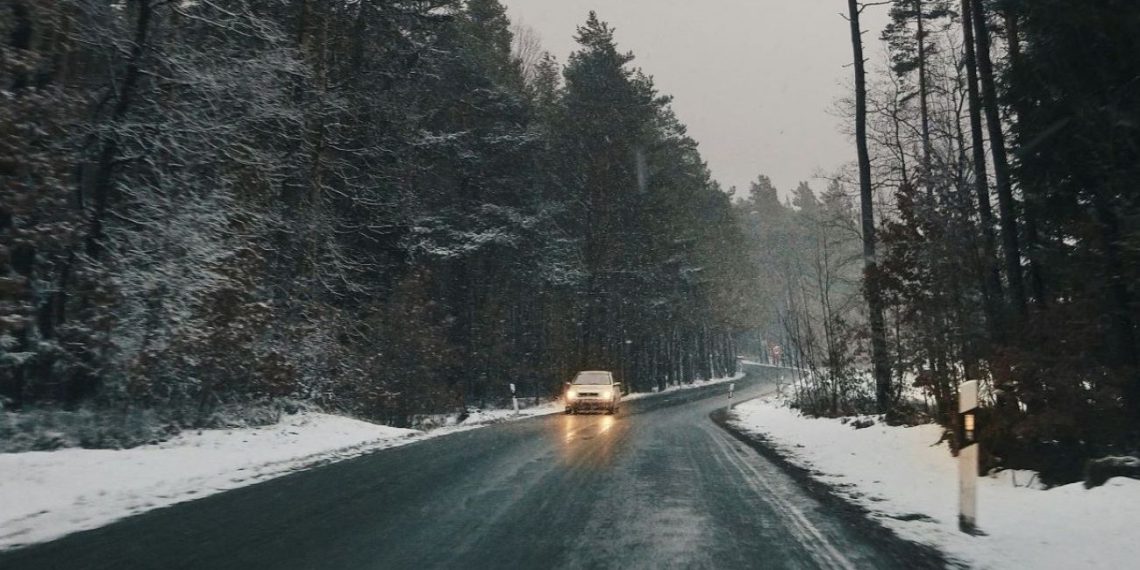 Як їздити в ожеледь: поради водіям, які реально працюють