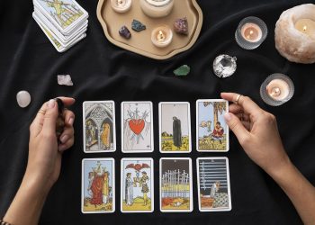 Таро-гороскоп на неделю. Кому стоит действовать, а кому – сделать паузу