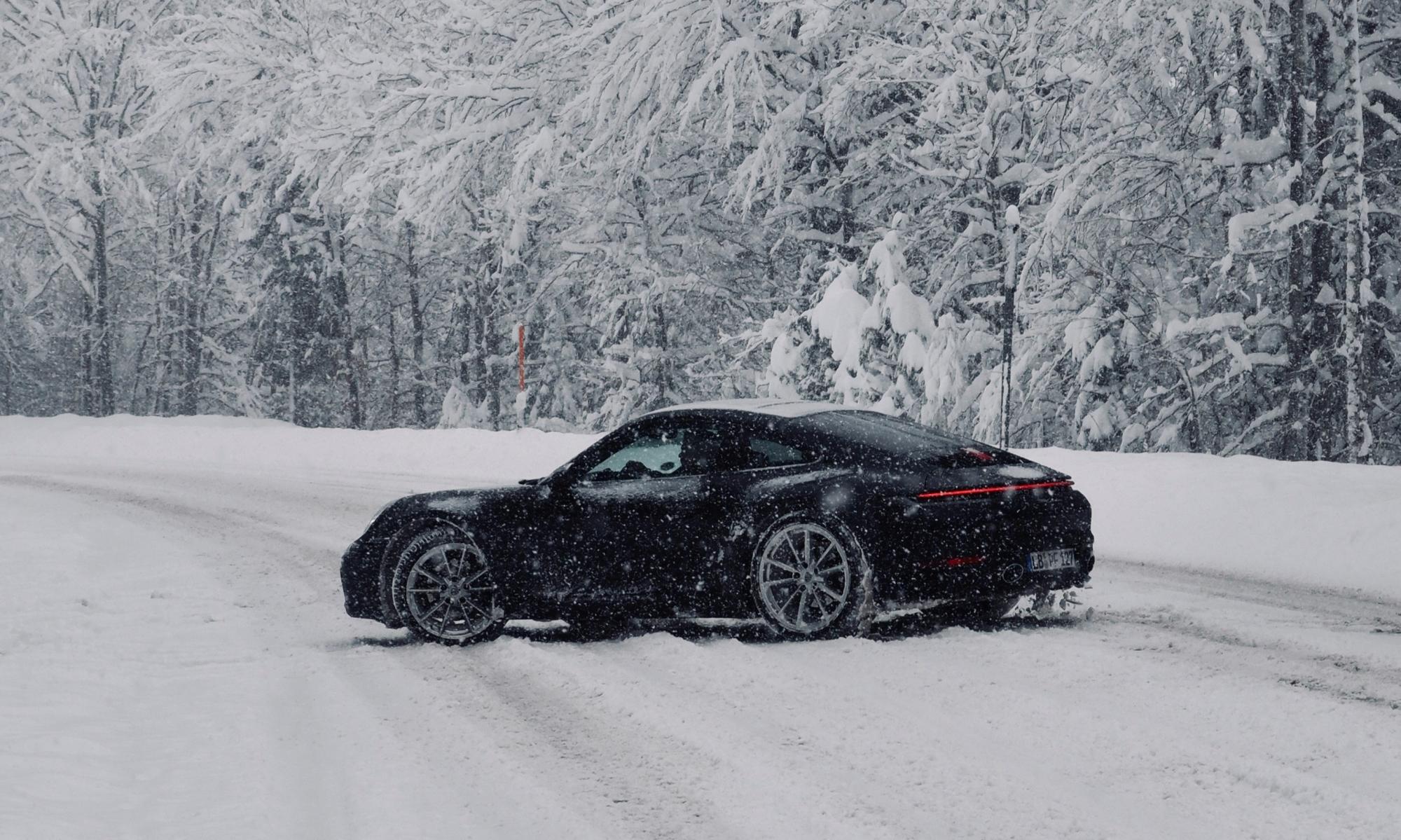 Як їздити в ожеледь: поради водіям, які реально працюють