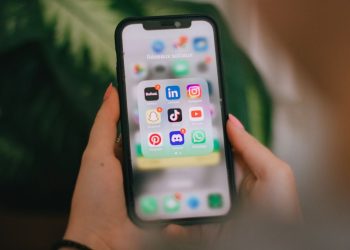 Як захистити особисті дані на iPhone, якщо даєте телефон іншим людям: секретні налаштування