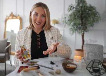 Таро-гороскоп на 5 января: только эти 4 знака Зодиака осчастливит Вселенная