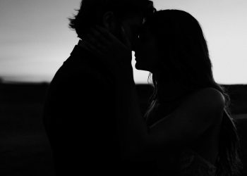 до чого сниться поцілунок в губи з незнайомим хлопцем