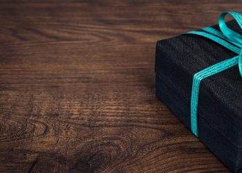 Что подарить начальнику на день рождения у которого всё есть