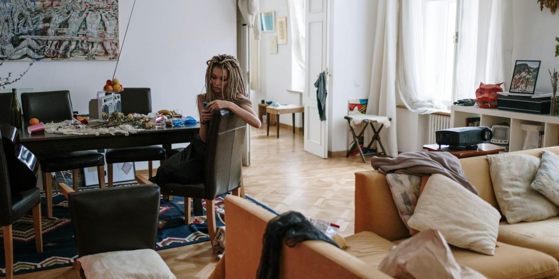 к чему снится разбросанные вещи в квартире