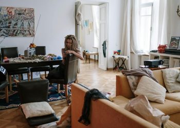 к чему снится разбросанные вещи в квартире