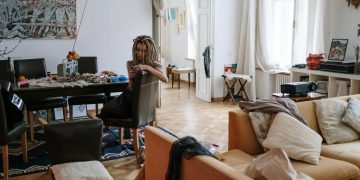 к чему снится разбросанные вещи в квартире