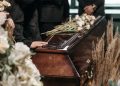 к чему снится покойник в гробу незнакомый