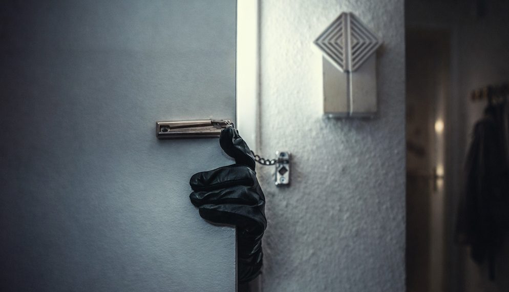 Сон: кто-то пытается открыть дверь в мою квартиру