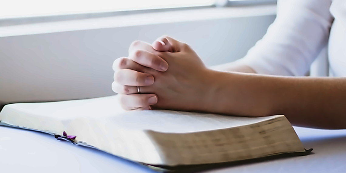 Сильна молитва від неприємностей на роботі: захист і підтримка у справах