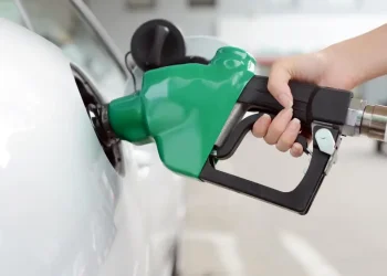 Можно ли смешивать спиртовой бензин с обычным: последствия и рекомендации