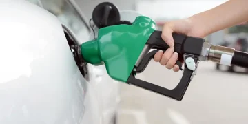 Можно ли смешивать спиртовой бензин с обычным: последствия и рекомендации