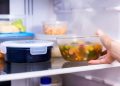 почему нельзя ставить горячее в холодильник