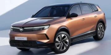 Подорожі на Opel Grandland: багажник, комфорт і запас ходу